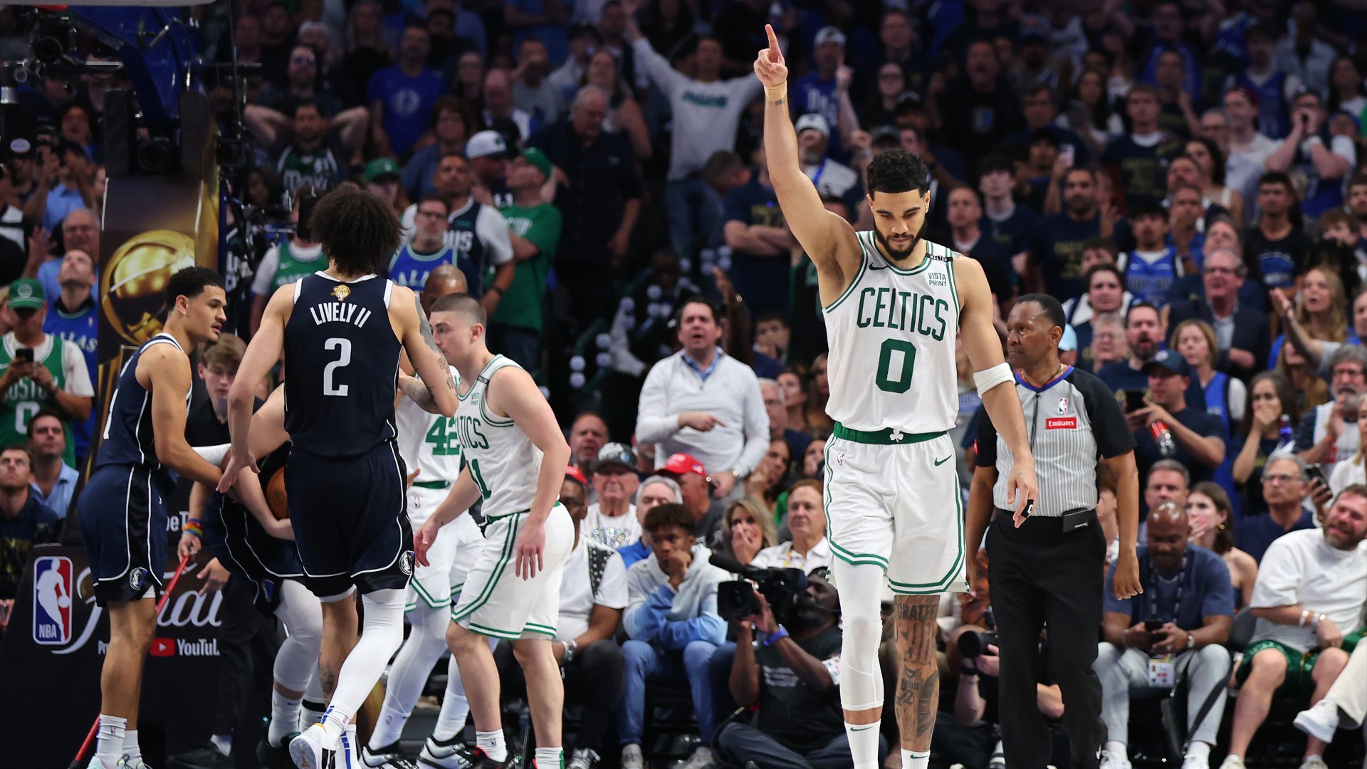 Celtics hold off Mavs for 3-0 lead