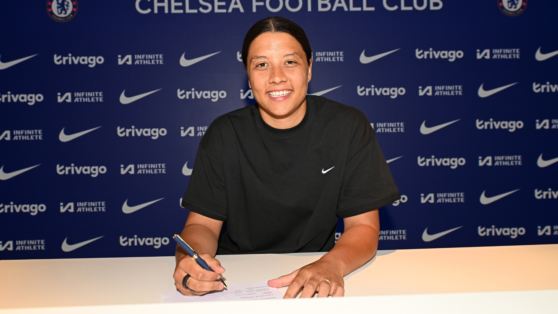Kerr signs new Chelsea contract