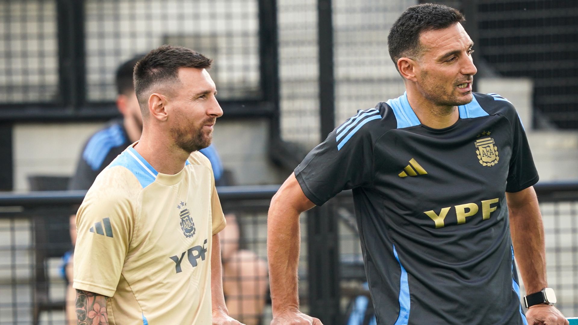 Scaloni empathises with Messi