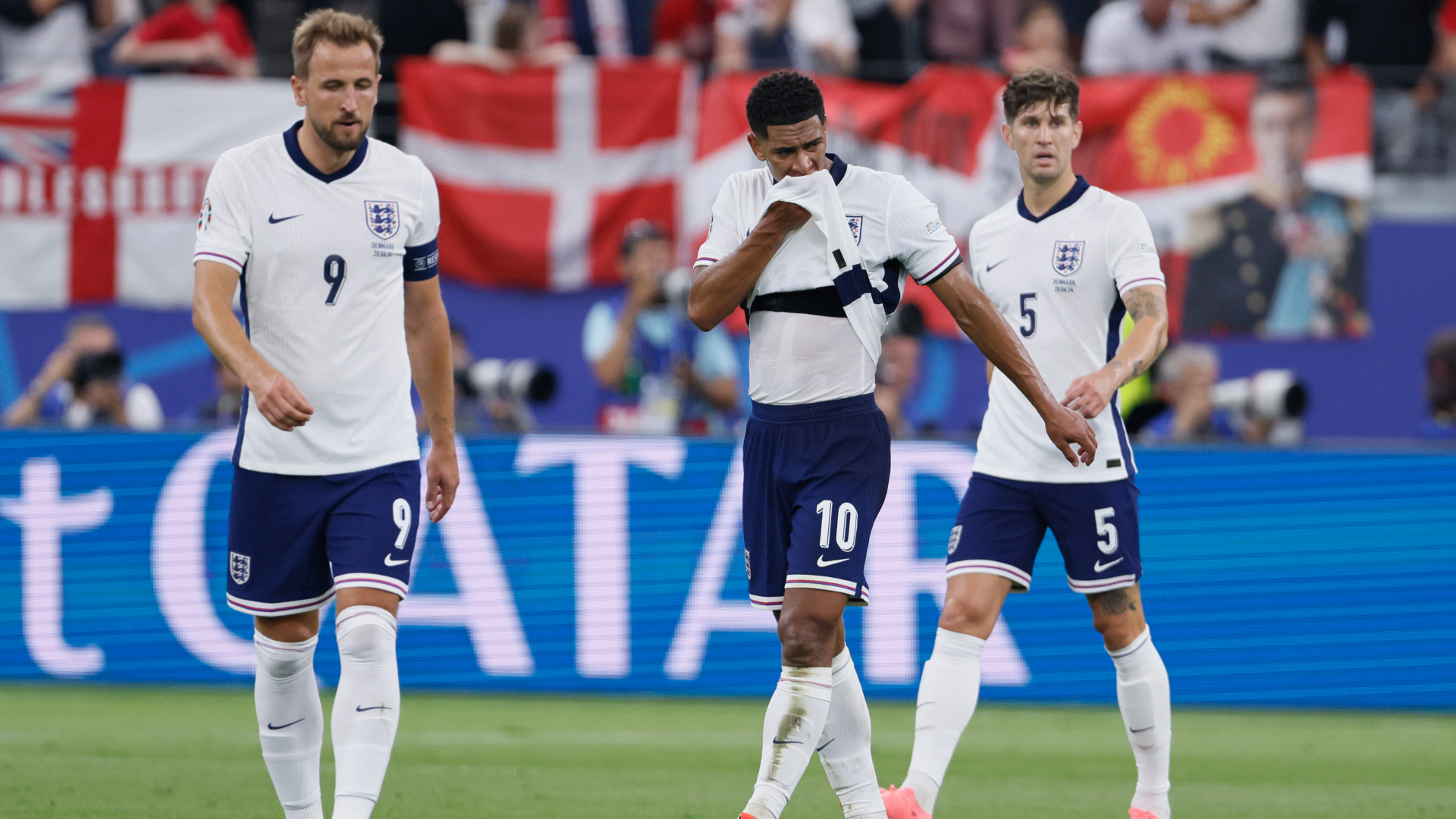 Lineker stands by England criticism