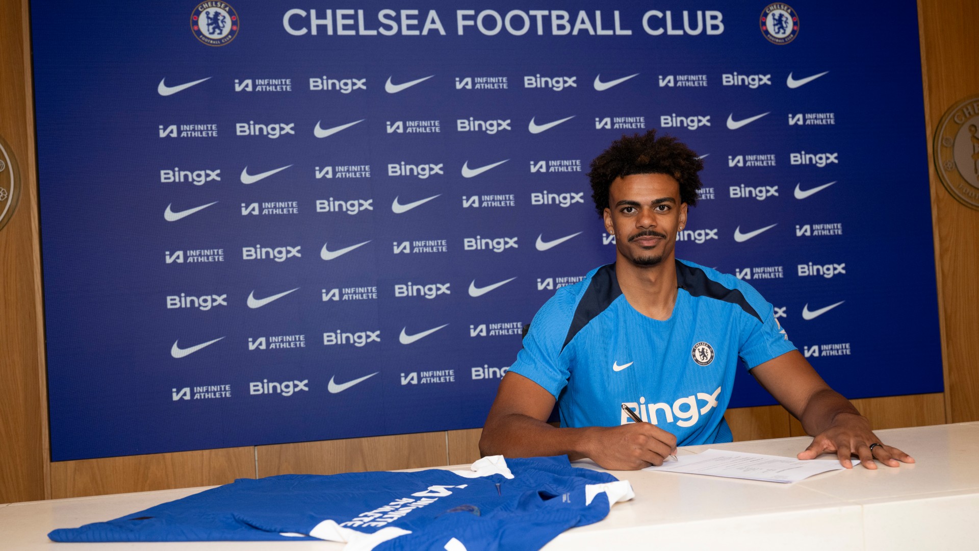 Veiga signs for Chelsea