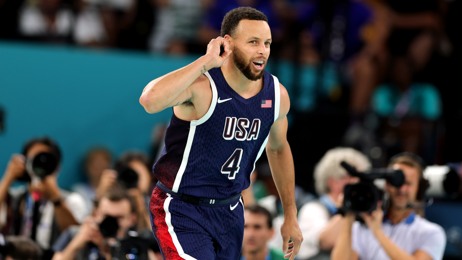 Curry helps Team USA past Serbia