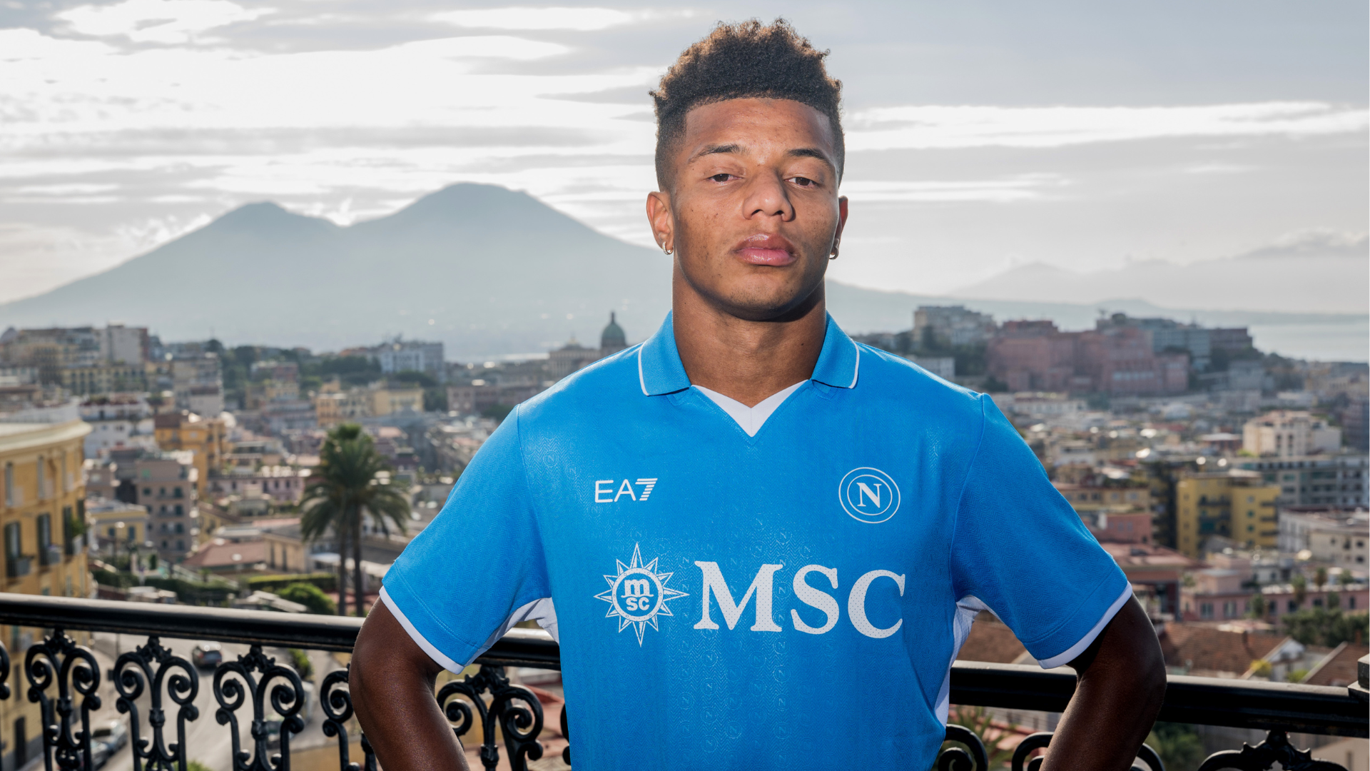 Neres completes Napoli move