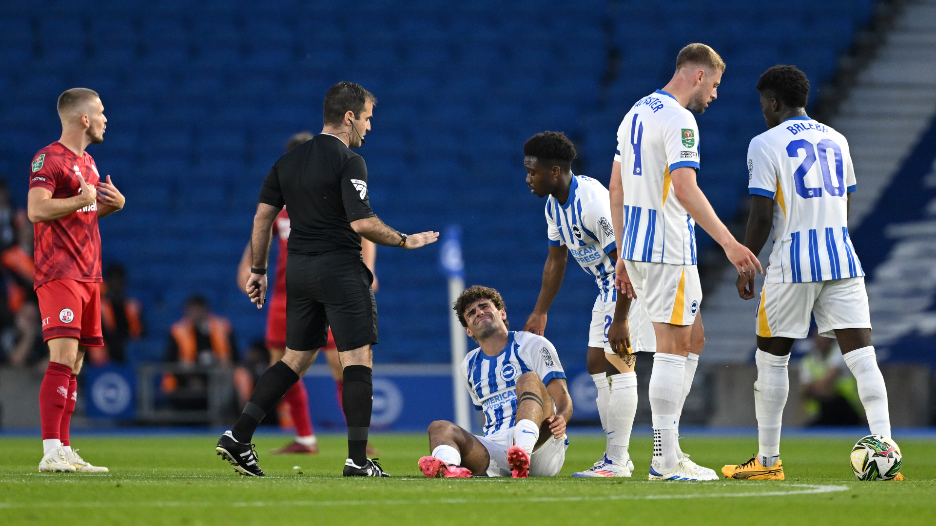 No issue for favourites in EFL Cup