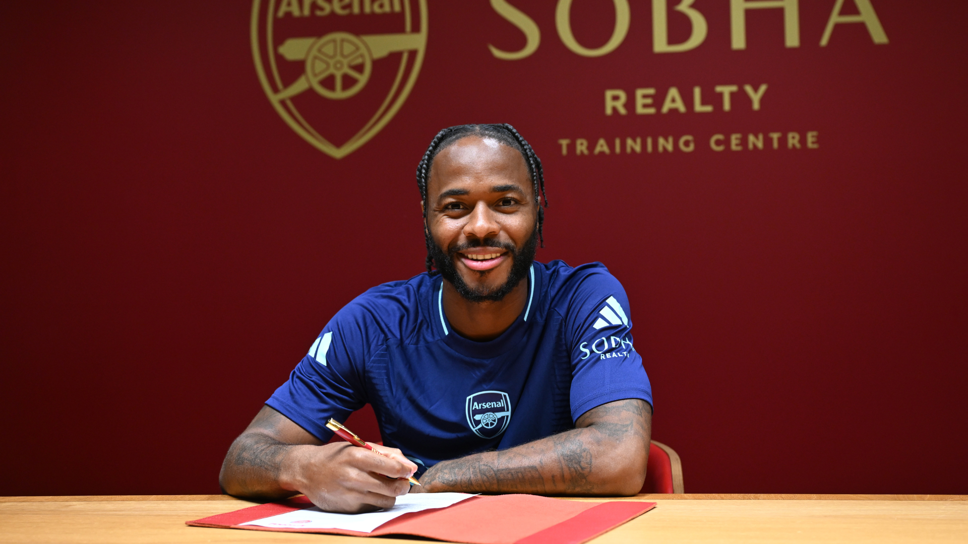 Sterling signs on loan for Arsenal