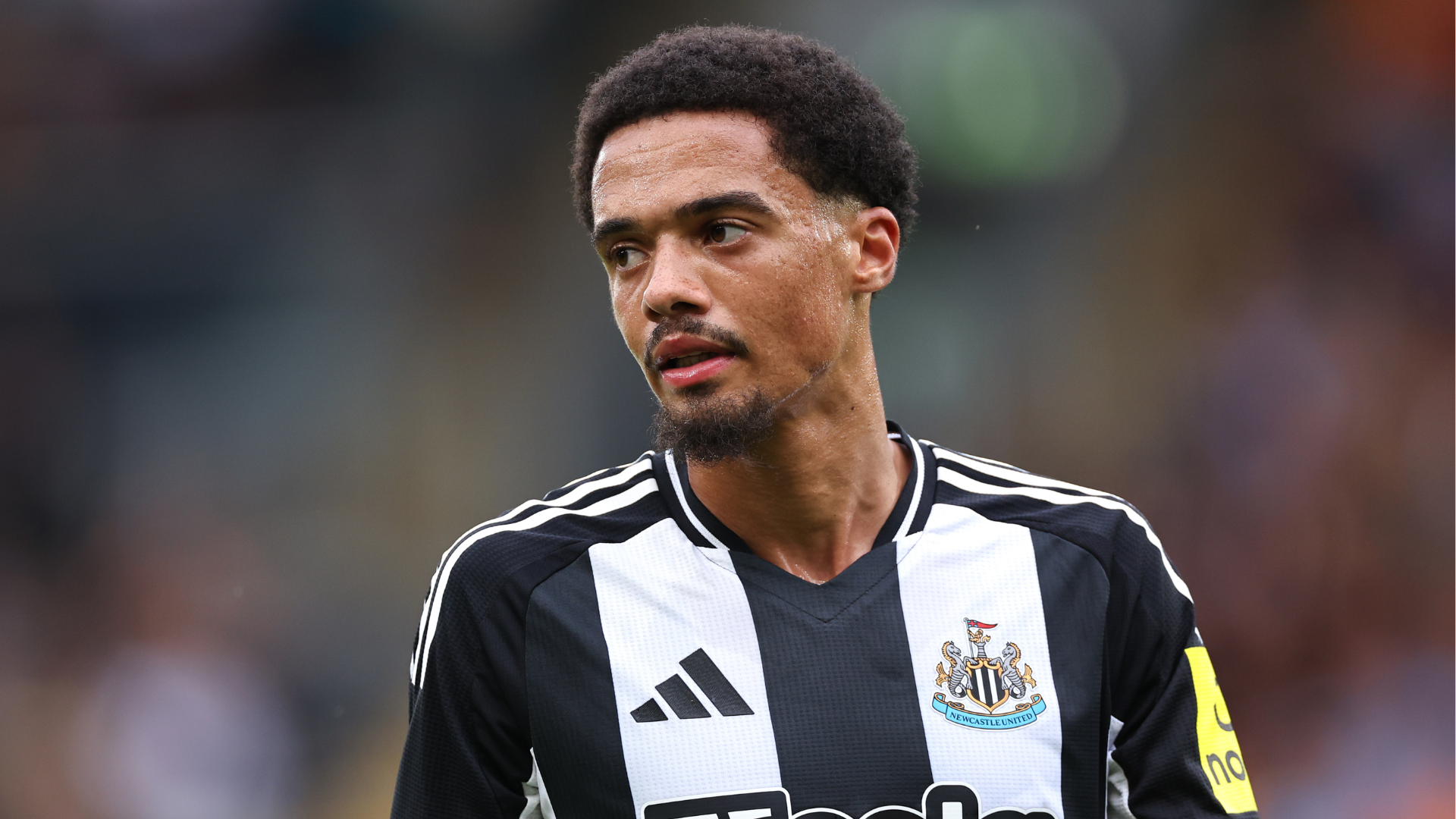 Lewis completes Sao Paulo loan move