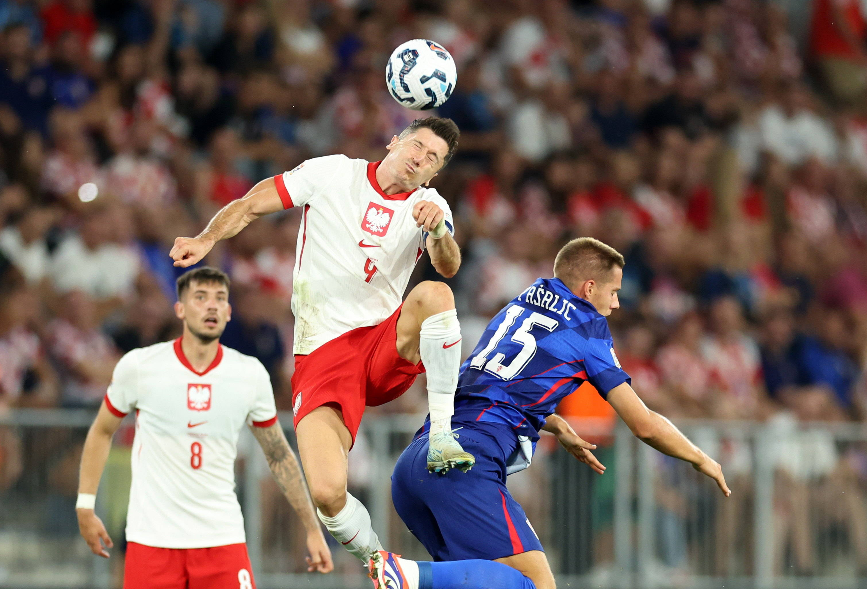 Robbert Lewandowski duel aérien Croatie