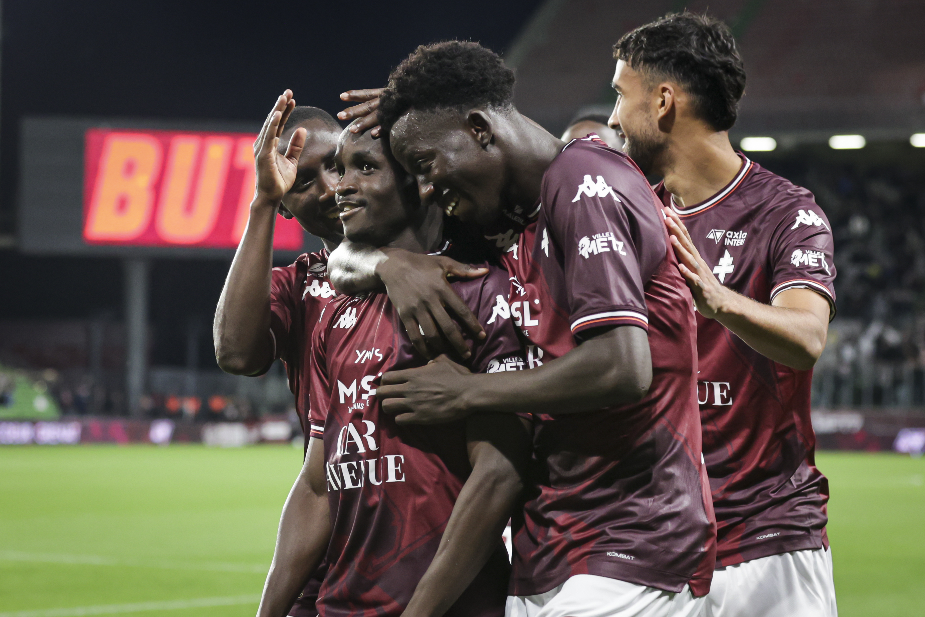 Ligue 2 : Metz étrille Martigues et prend la tête du championnat