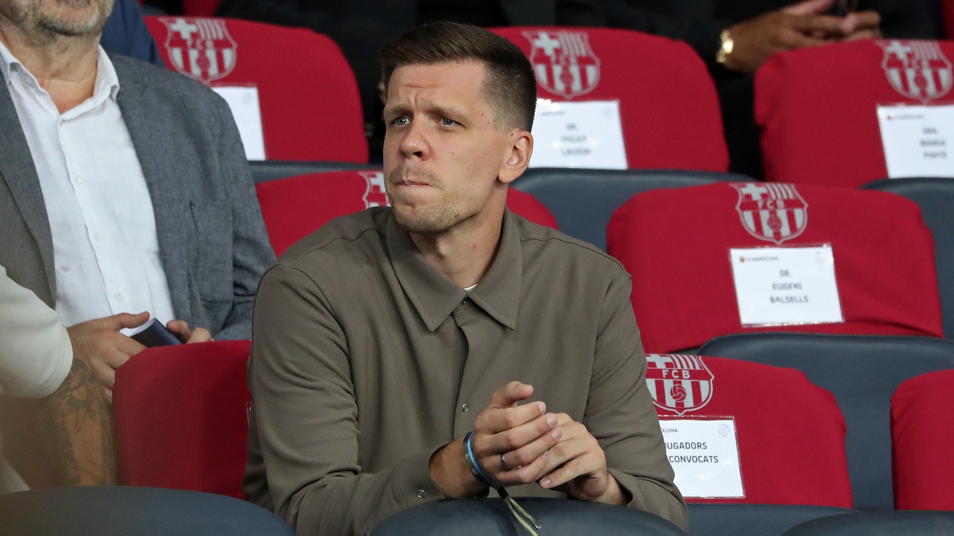 Szczesny to wait for Barca debut