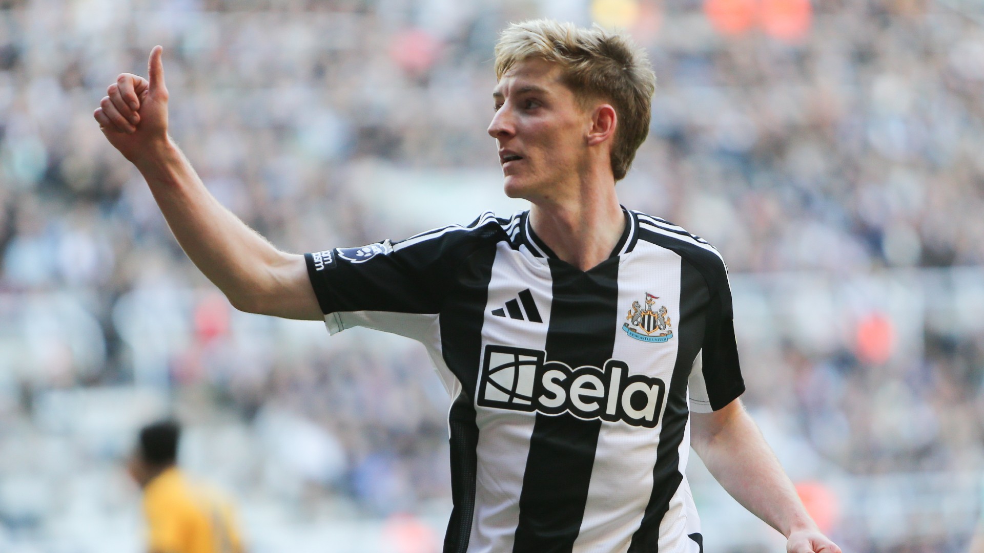 Gordon signs new Newcastle contract