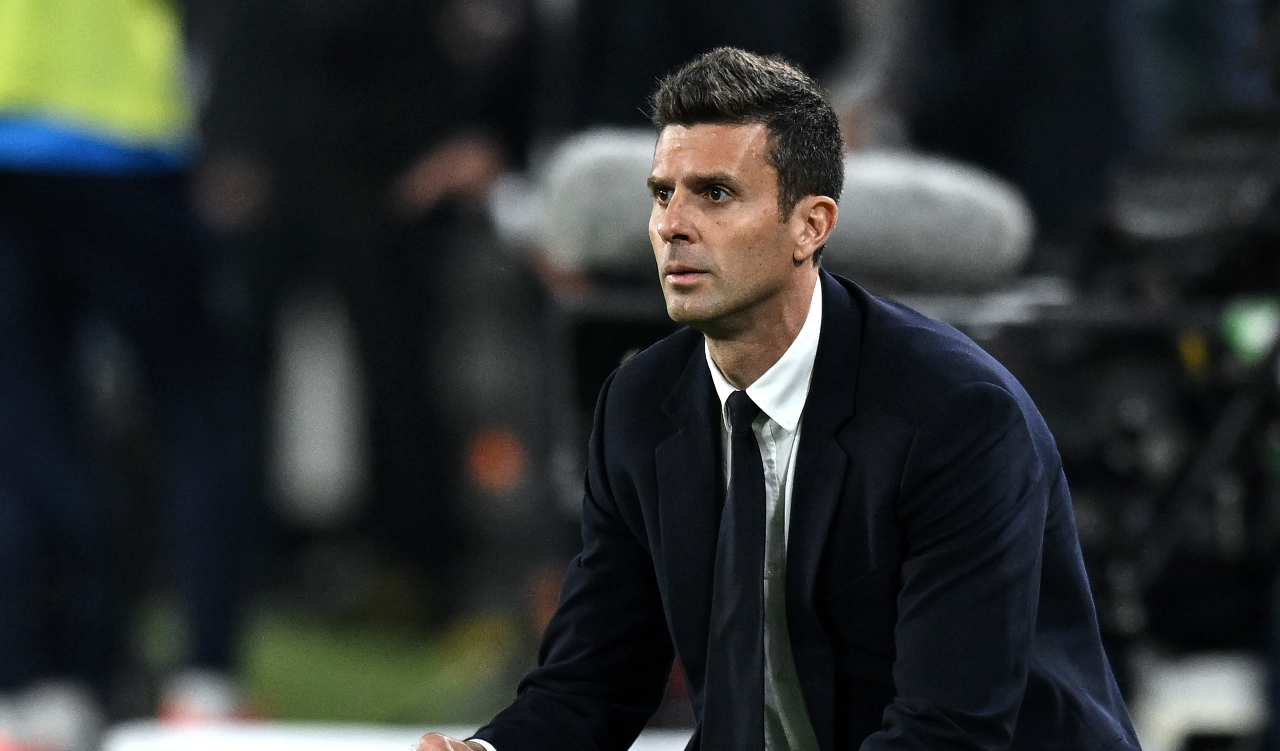 Thiago Motta accroupi