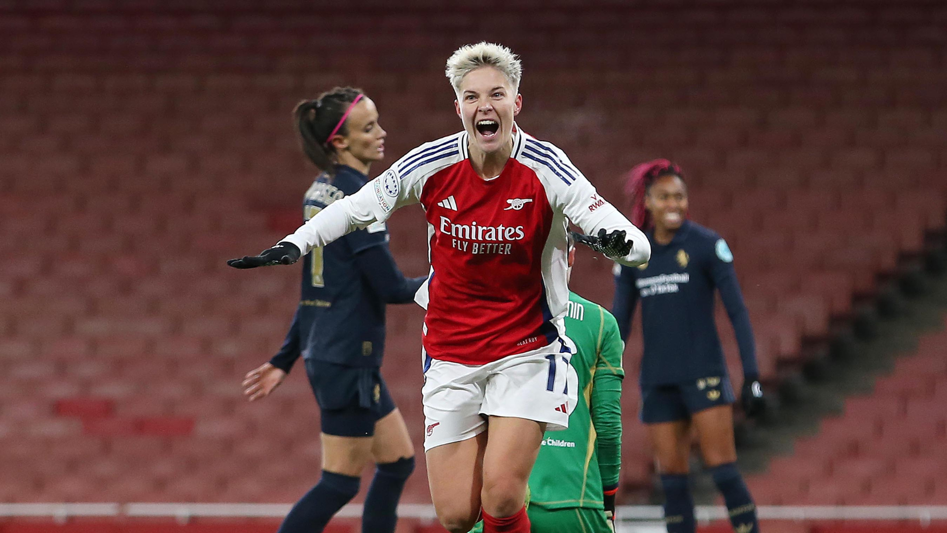 Hurtig strike sends Arsenal through