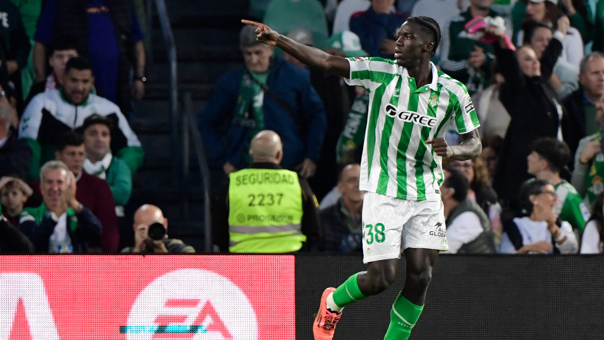 Report: Real Betis 2-2 Barcelona