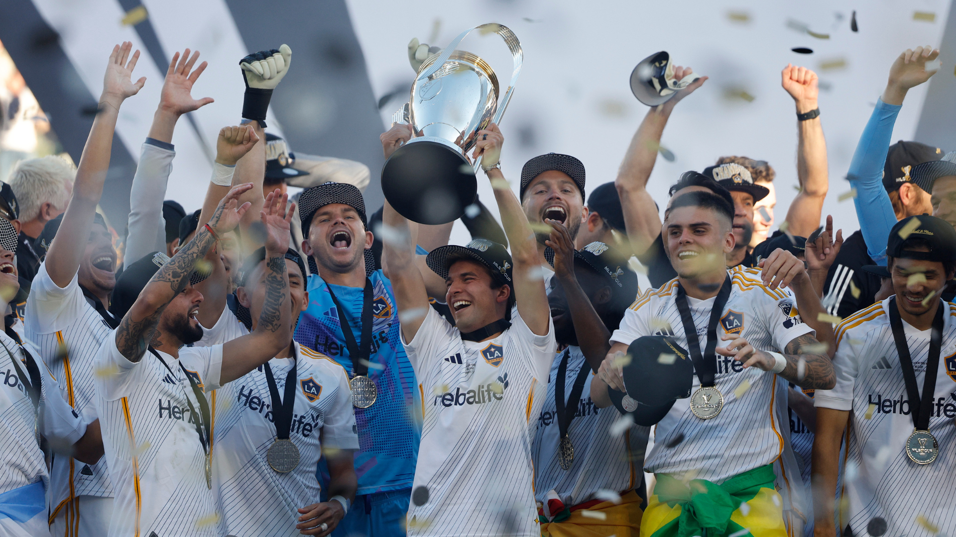 Galaxy dedicate MLS Cup to Puig