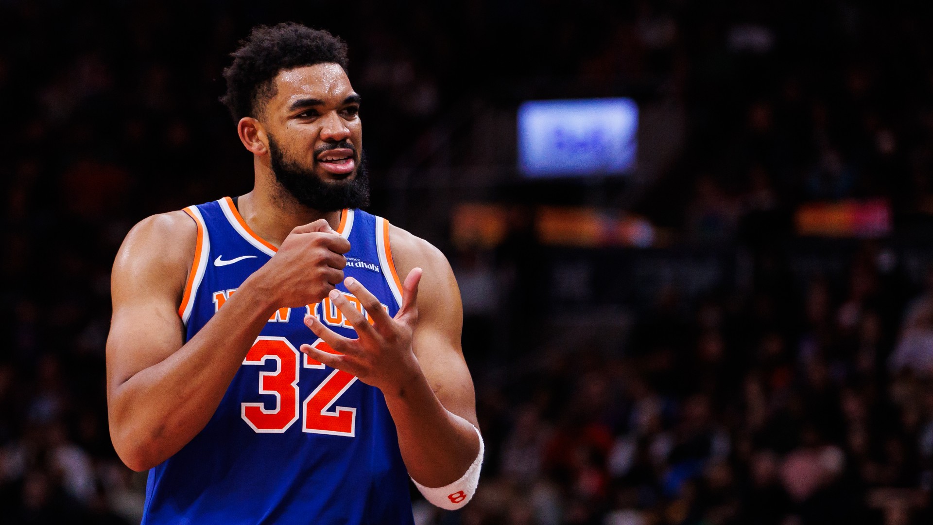 Towns helps Knicks top Raptors
