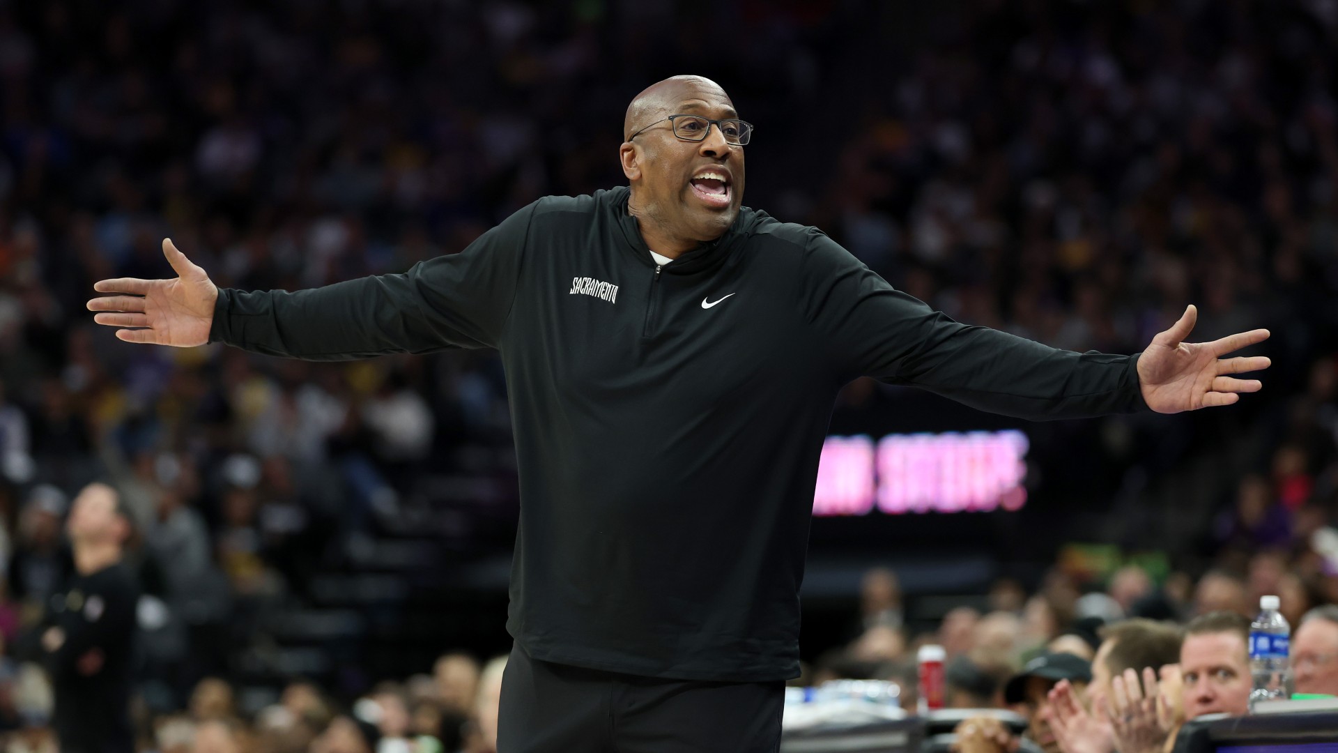 Kings fire coach Mike Brown