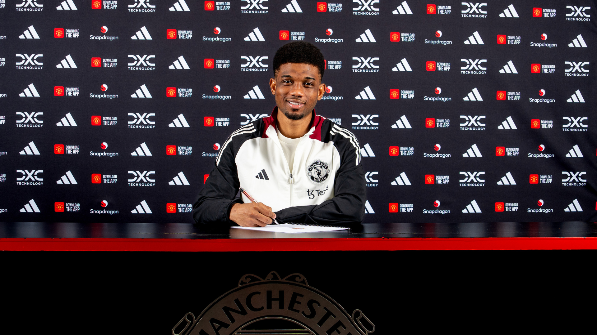 Diallo signs new Man Utd contract