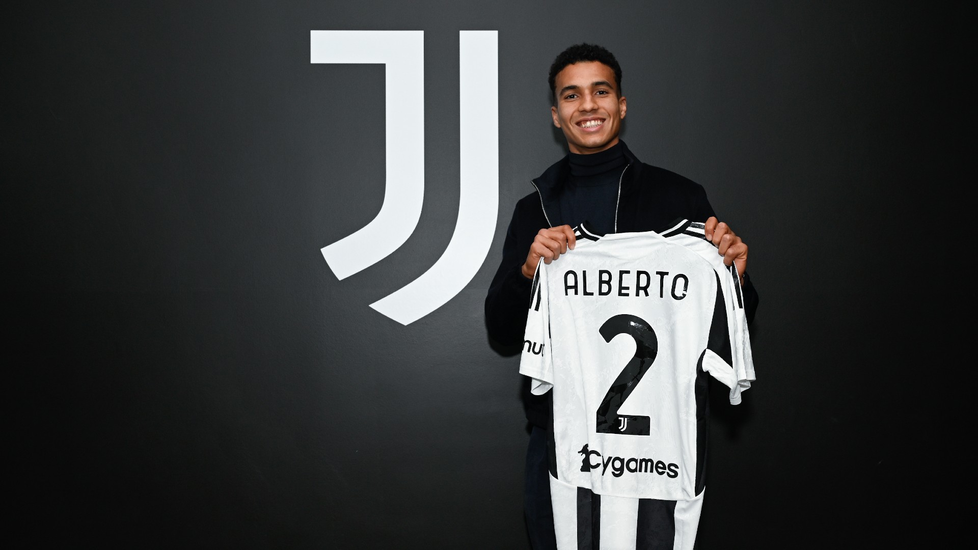 Juve sign Alberto Costa