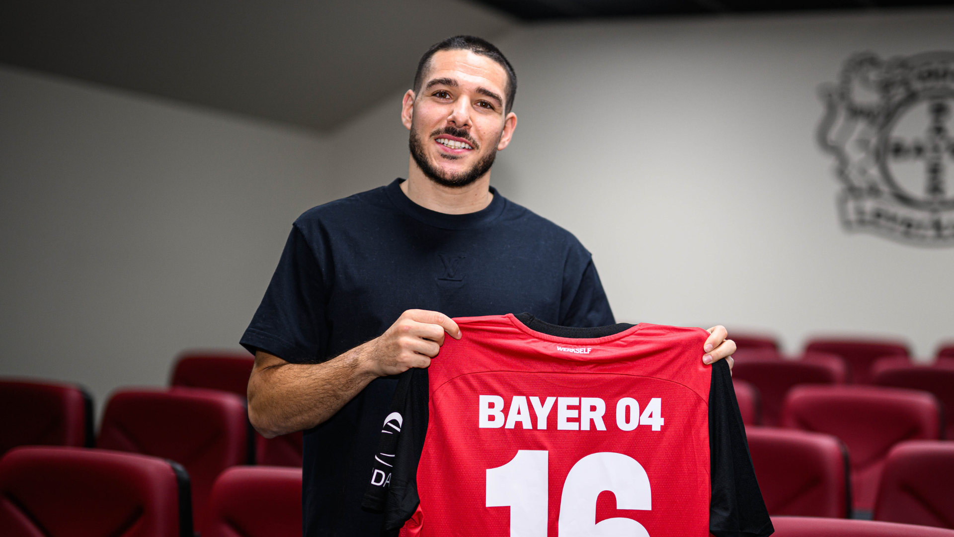 Buendia joins Leverkusen on loan