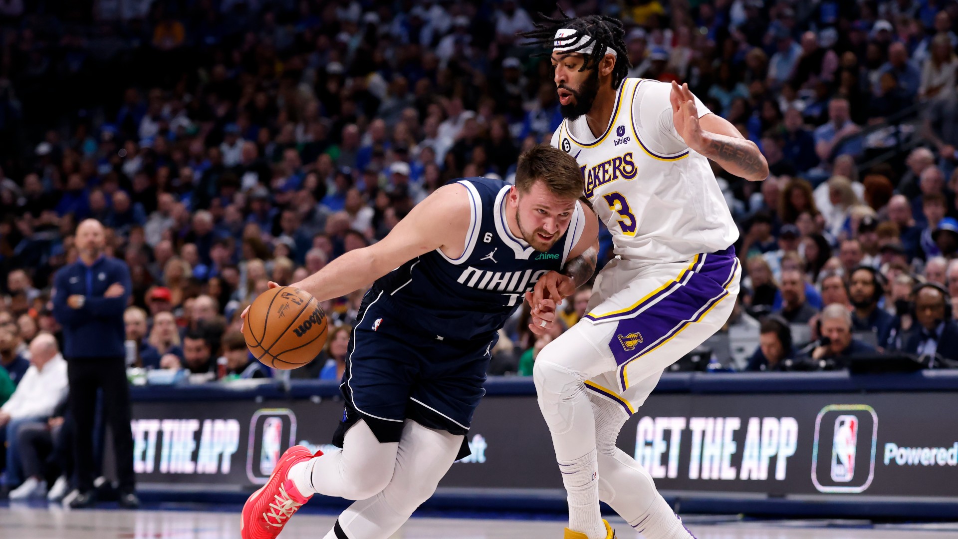 Mavs trade Doncic to Lakers for AD