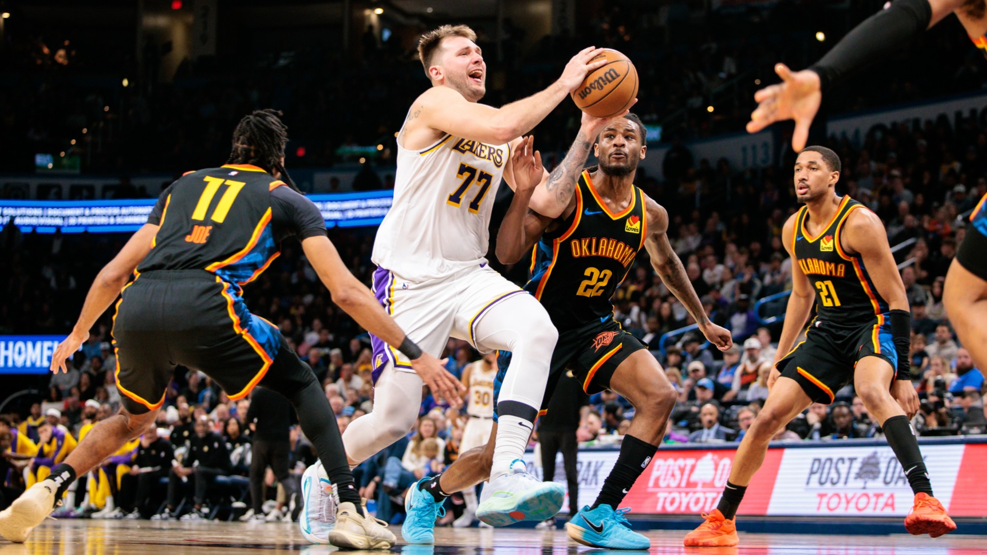 NBA: Doncic leads Lakers by Thunder