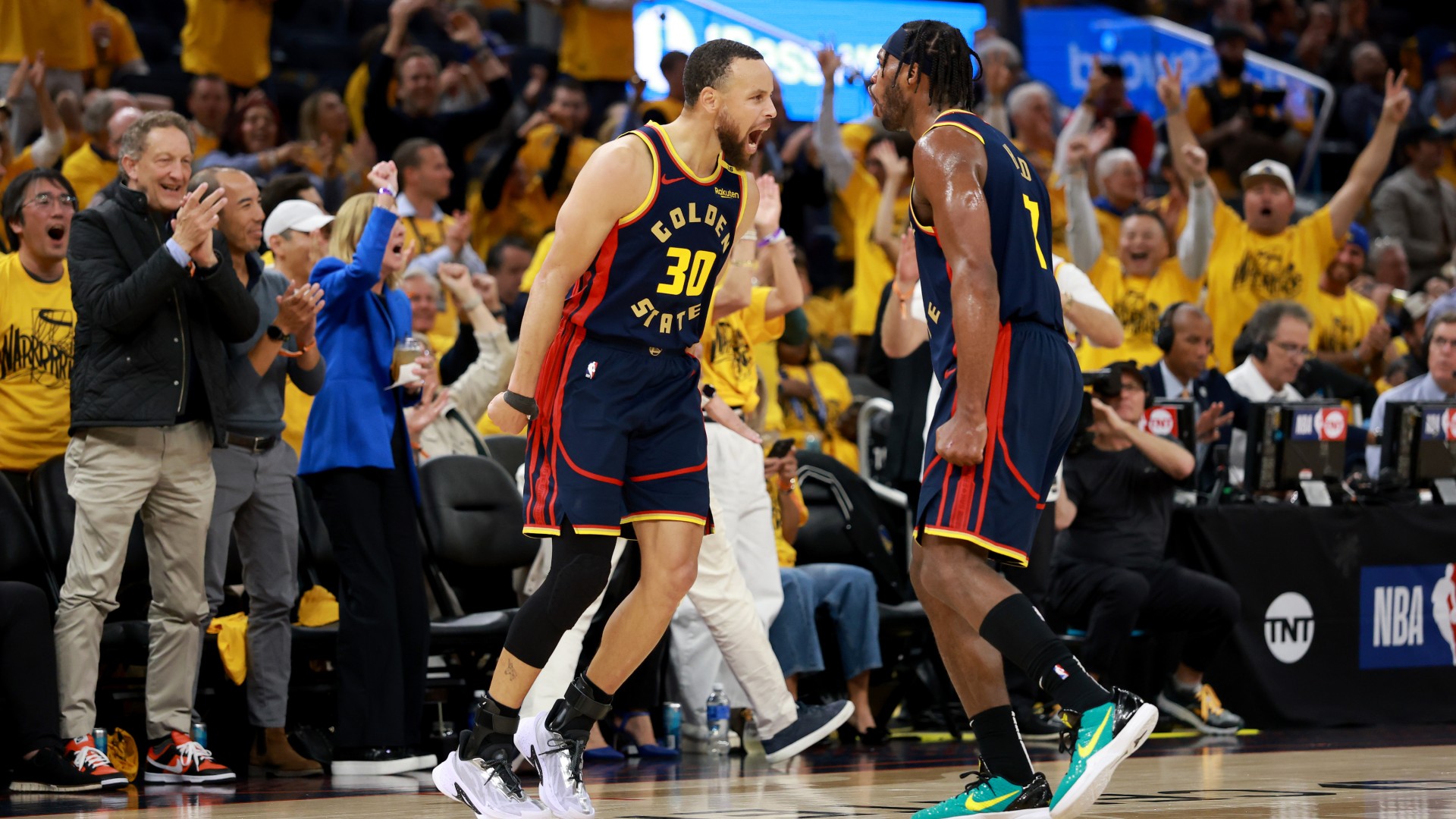 Cavs advance, Warriors go up 3-1