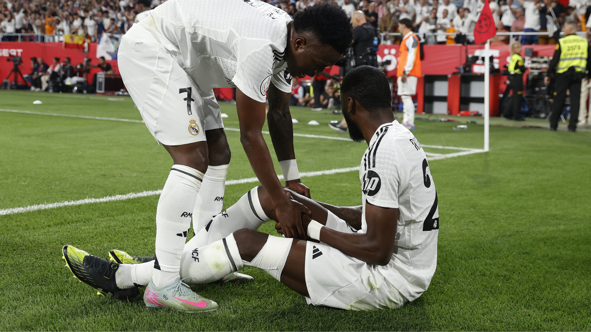 Rudiger undergoes knee surgery