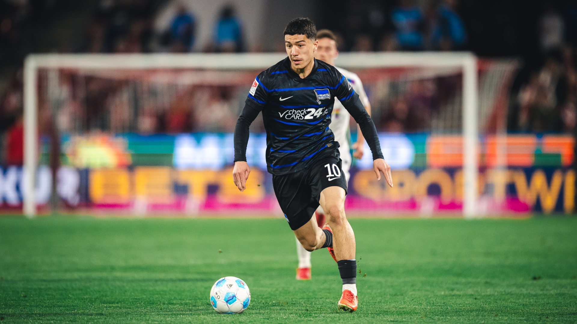 Leverkusen agree to sign Maza