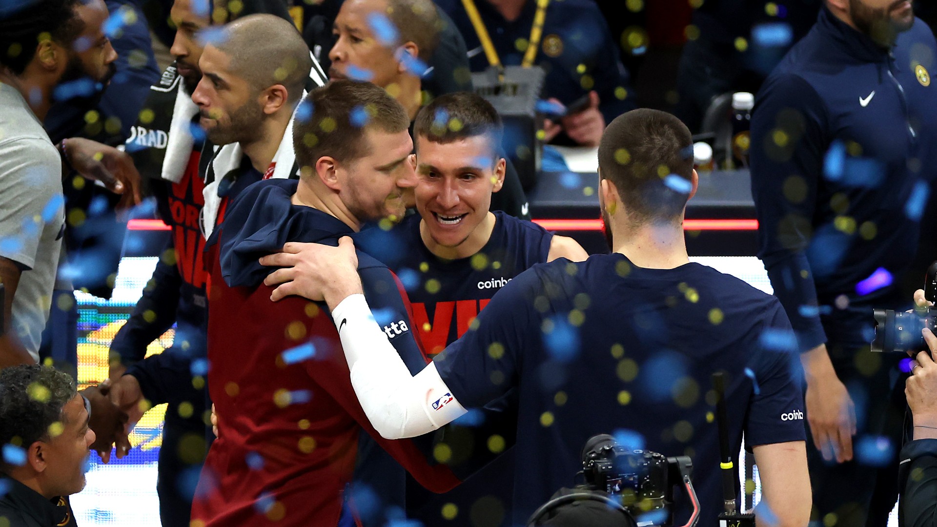 Nuggets rout Clippers in Game 7