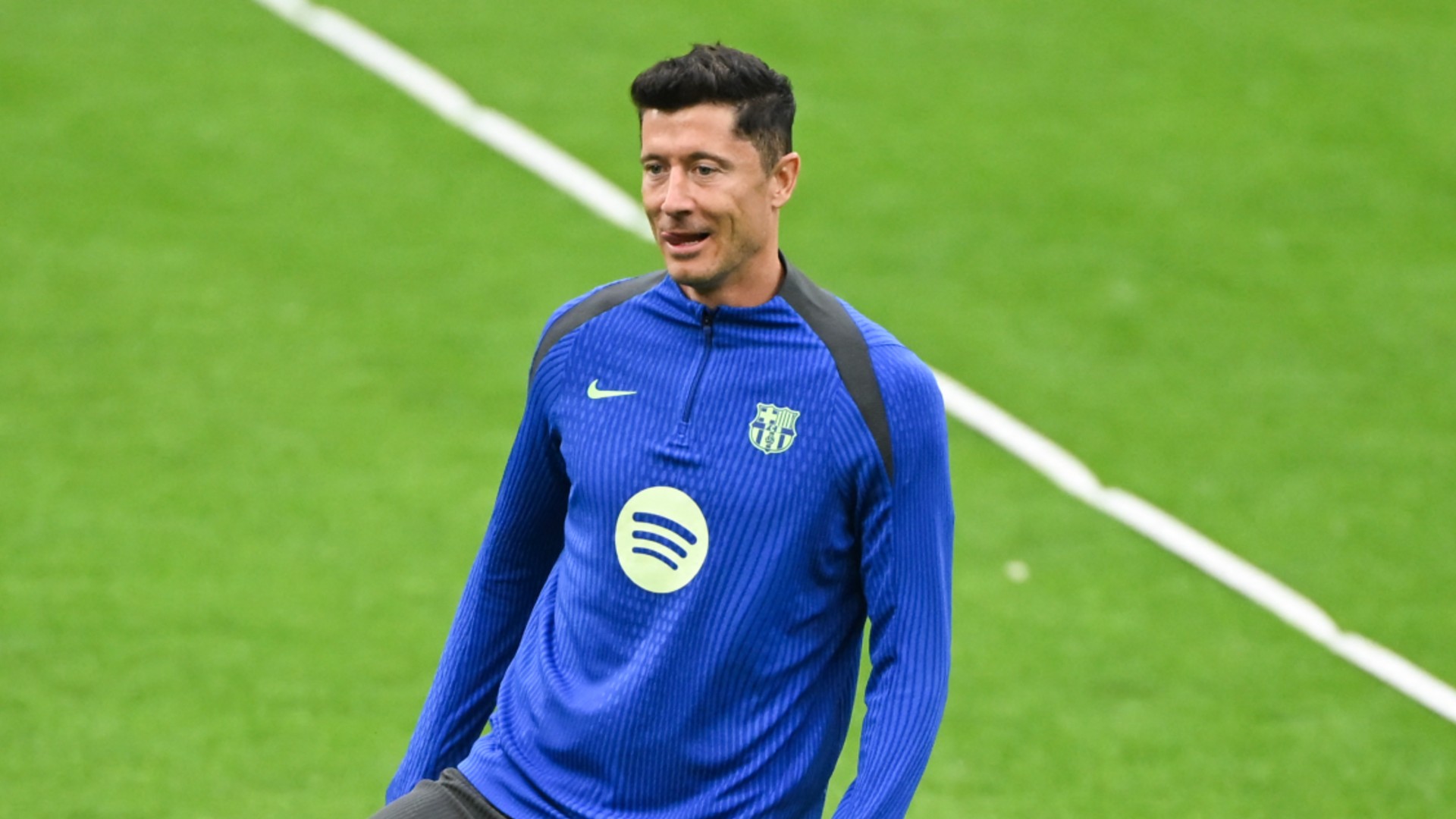 Flick: Lewy to start on bench