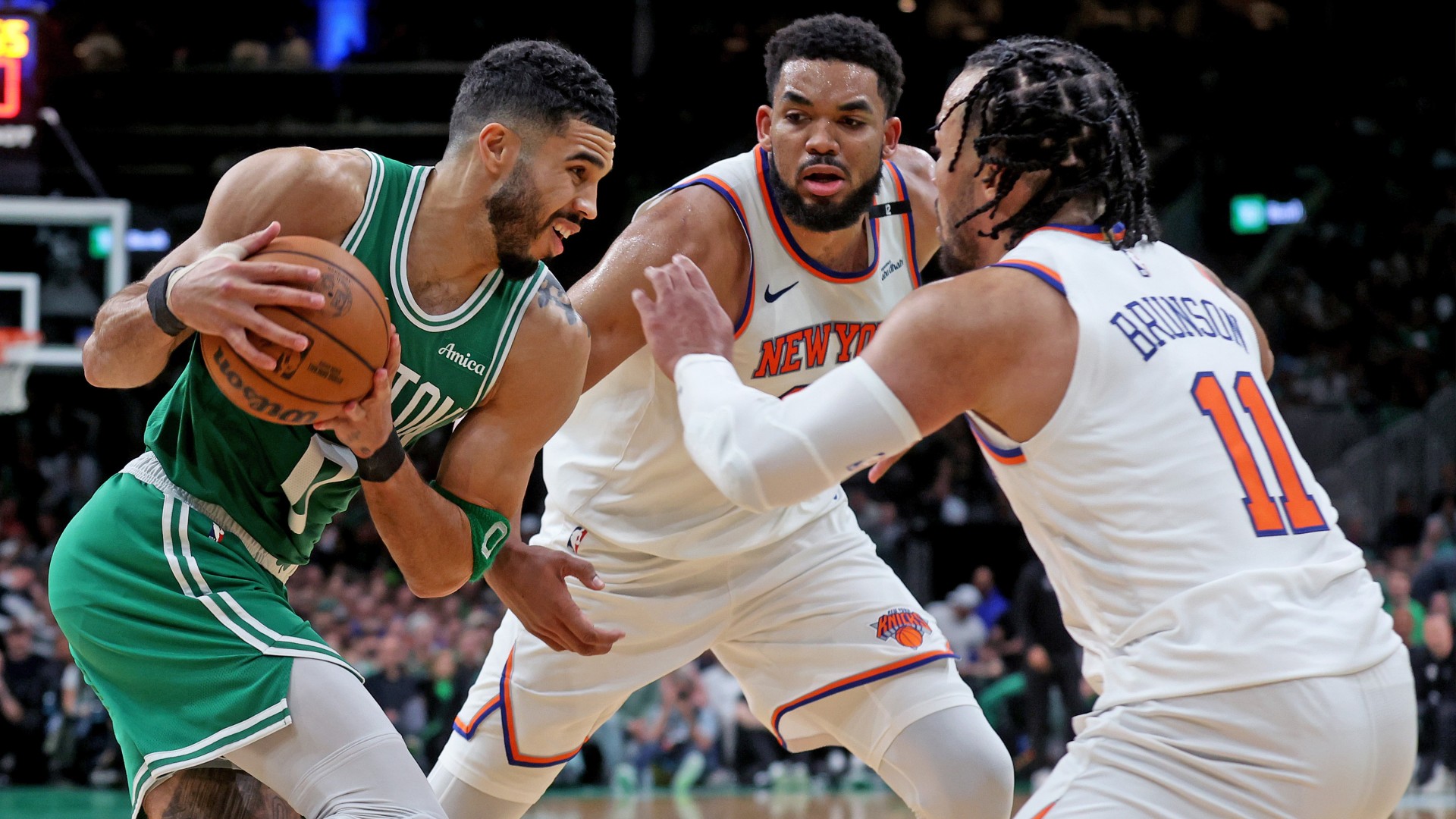 Knicks rally, Thunder even series