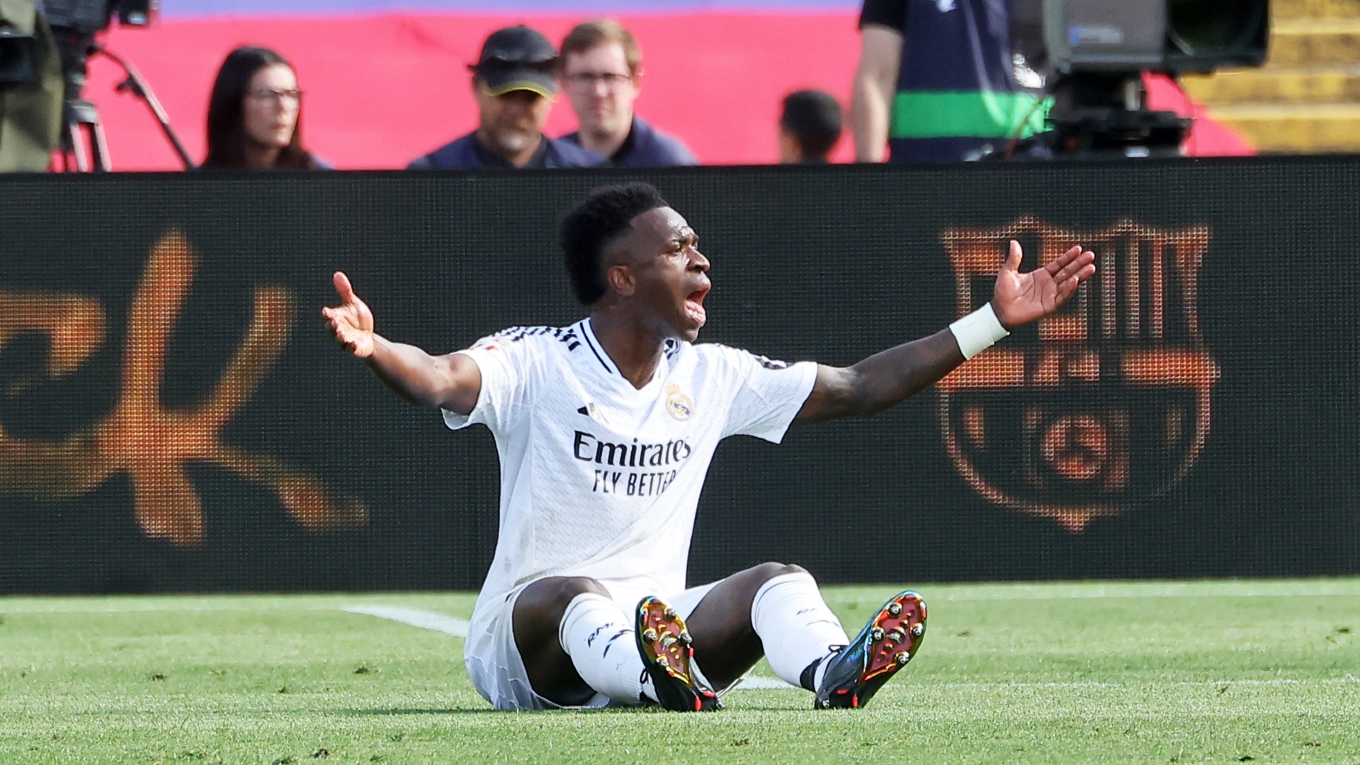 Vinicius, Vazquez suffer injuries