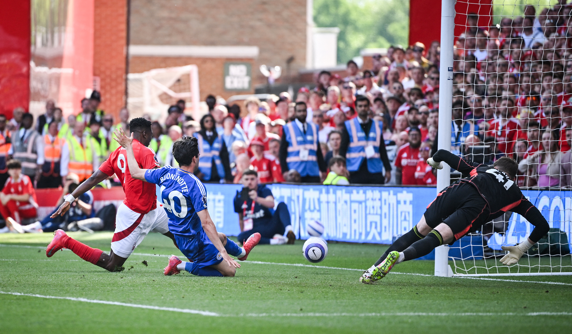 عملية جراحية طارئة لمهاجم نوتنغهام أوونييي