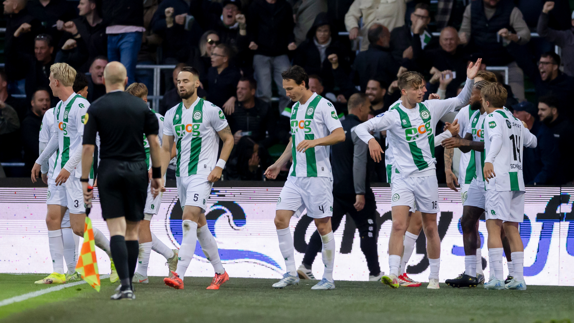 PSV edge ahead of Ajax for title
