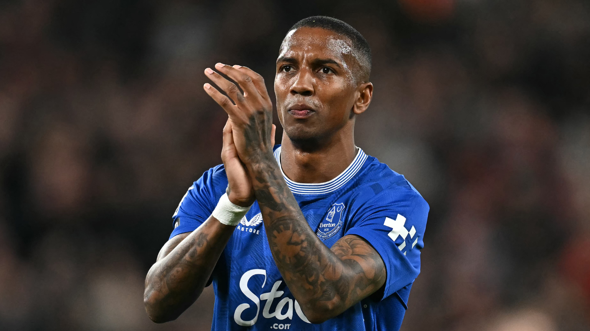 Young to leave Everton this summer
