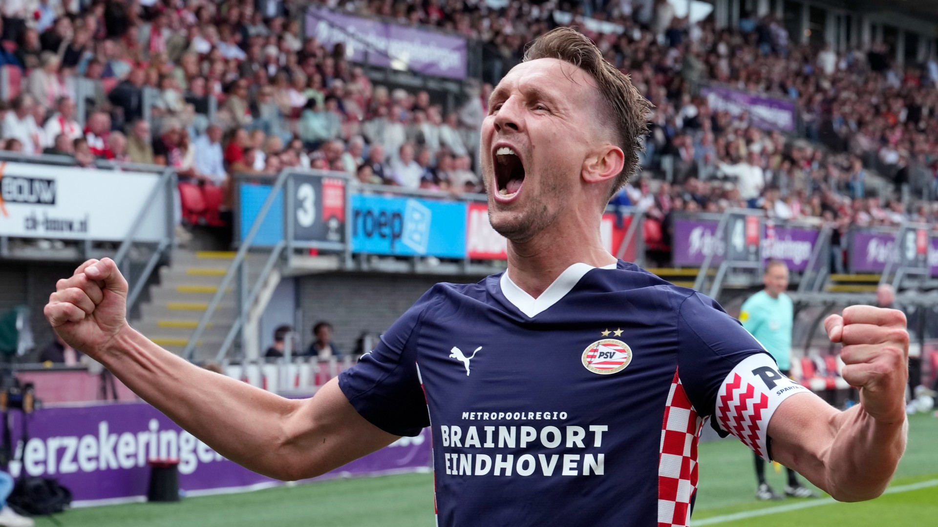 PSV pip Ajax to Eredivisie title