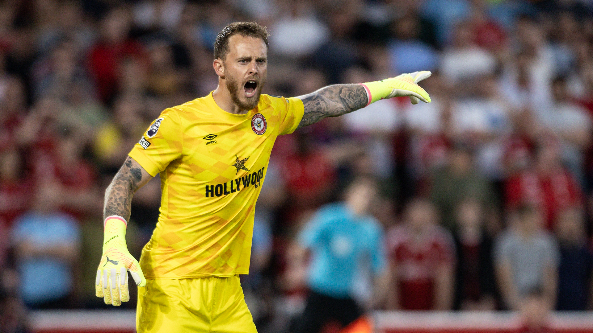 Leverkusen sign Brentford's Flekken