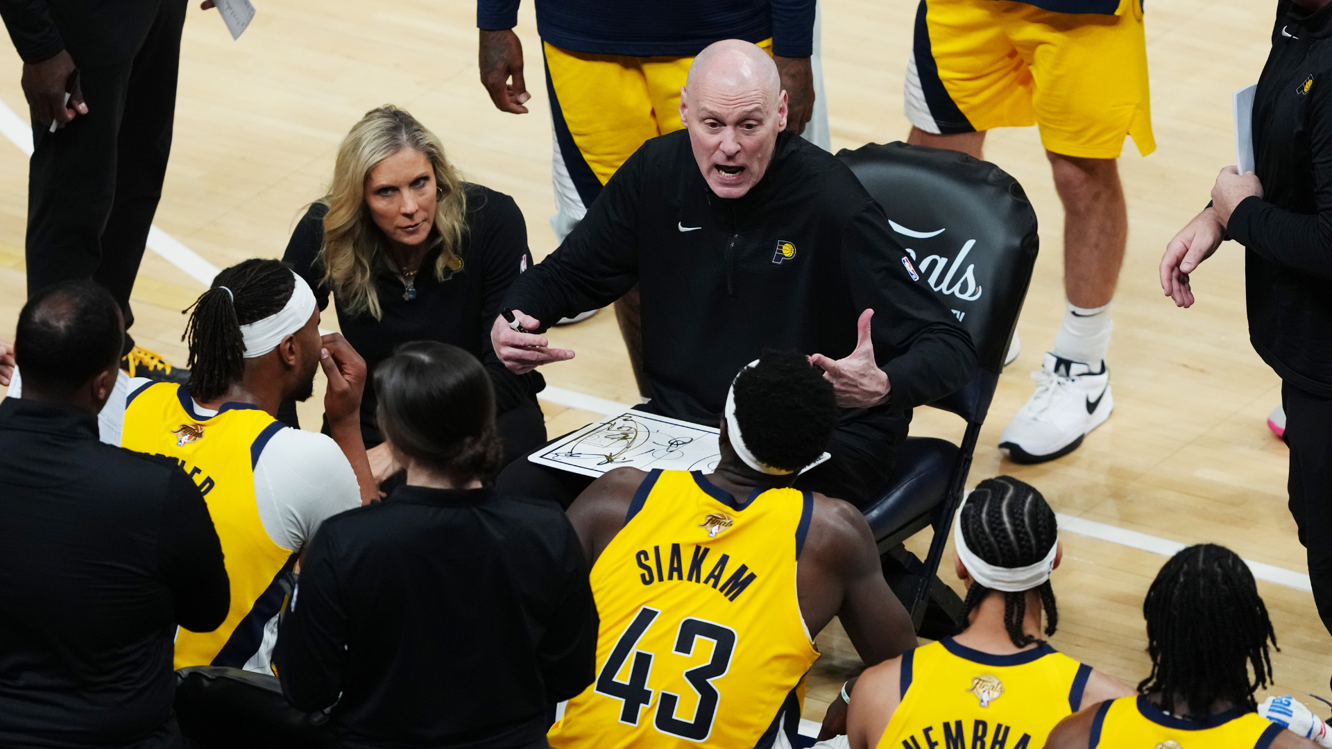 Carlisle lauds Pacers bench