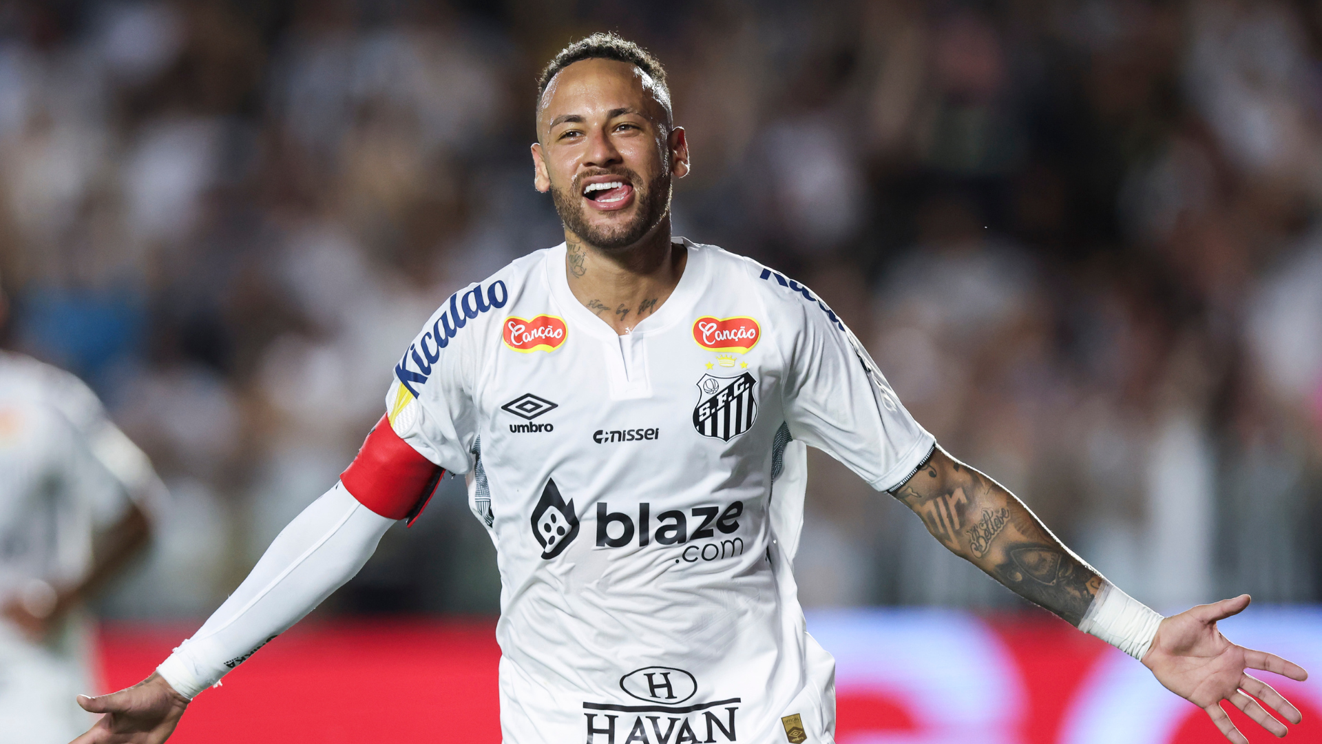 Neymar extends Santos stay
