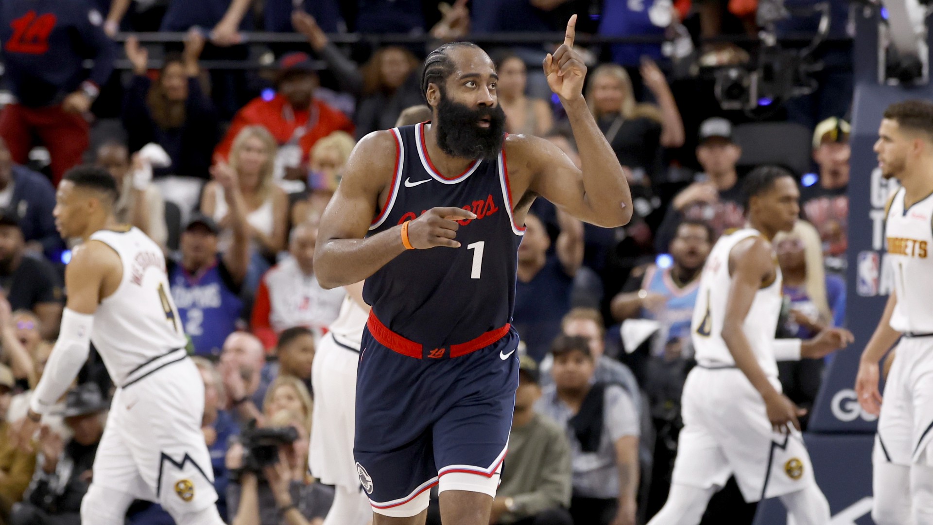 Harden stays with Clips for 2 years