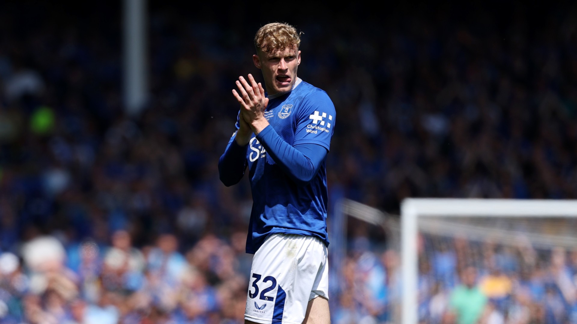 Branthwaite stays on at Everton