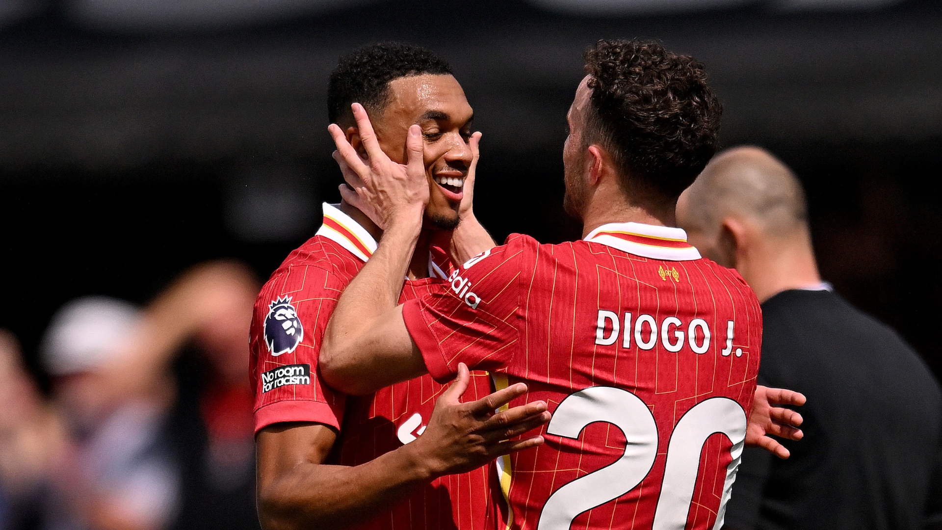 Alexander-Arnold sends Jota tribute