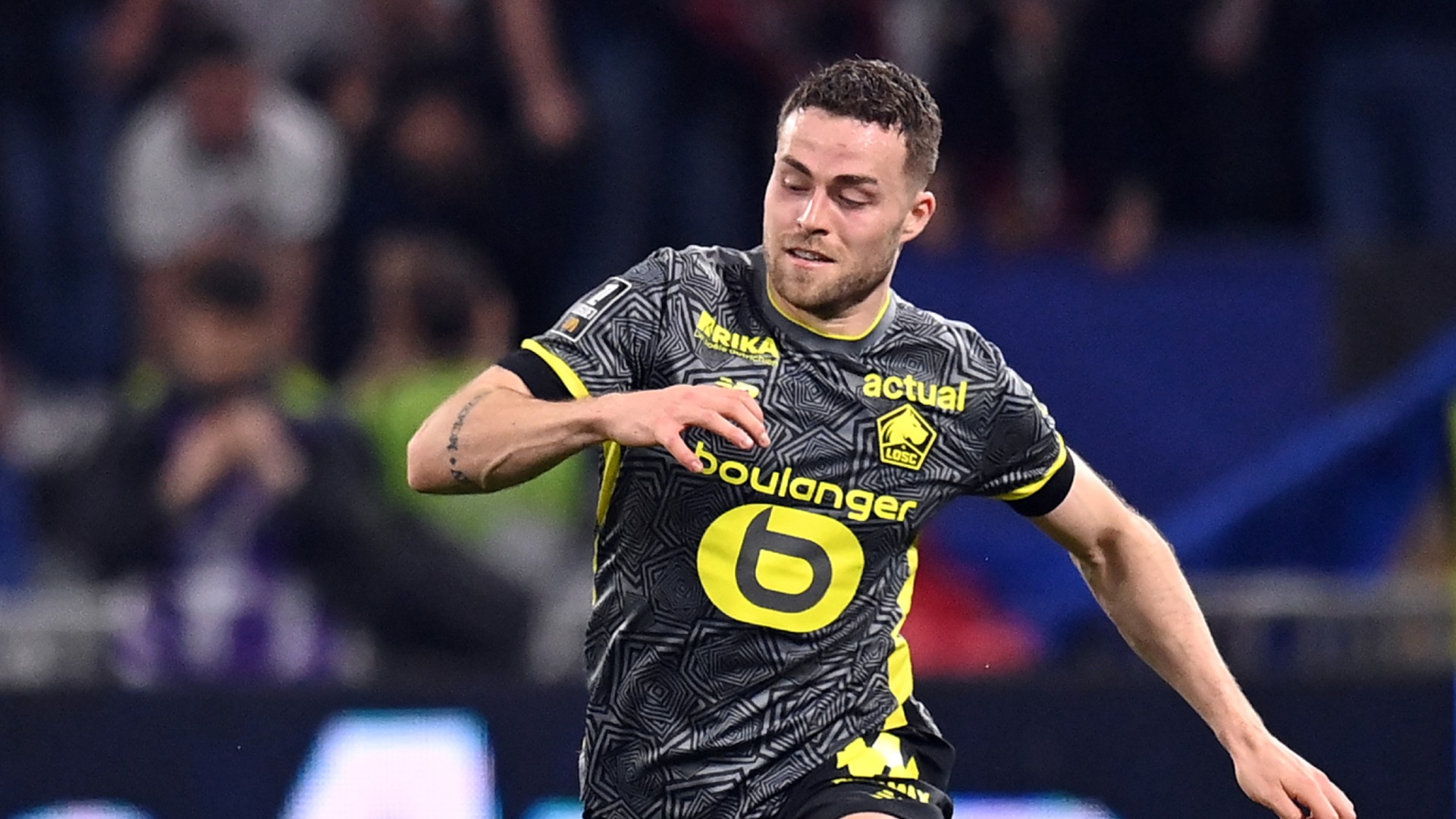Leeds complete Gudmundsson swoop