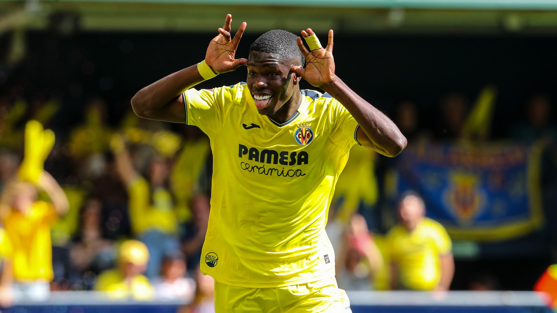 Barry joins Everton