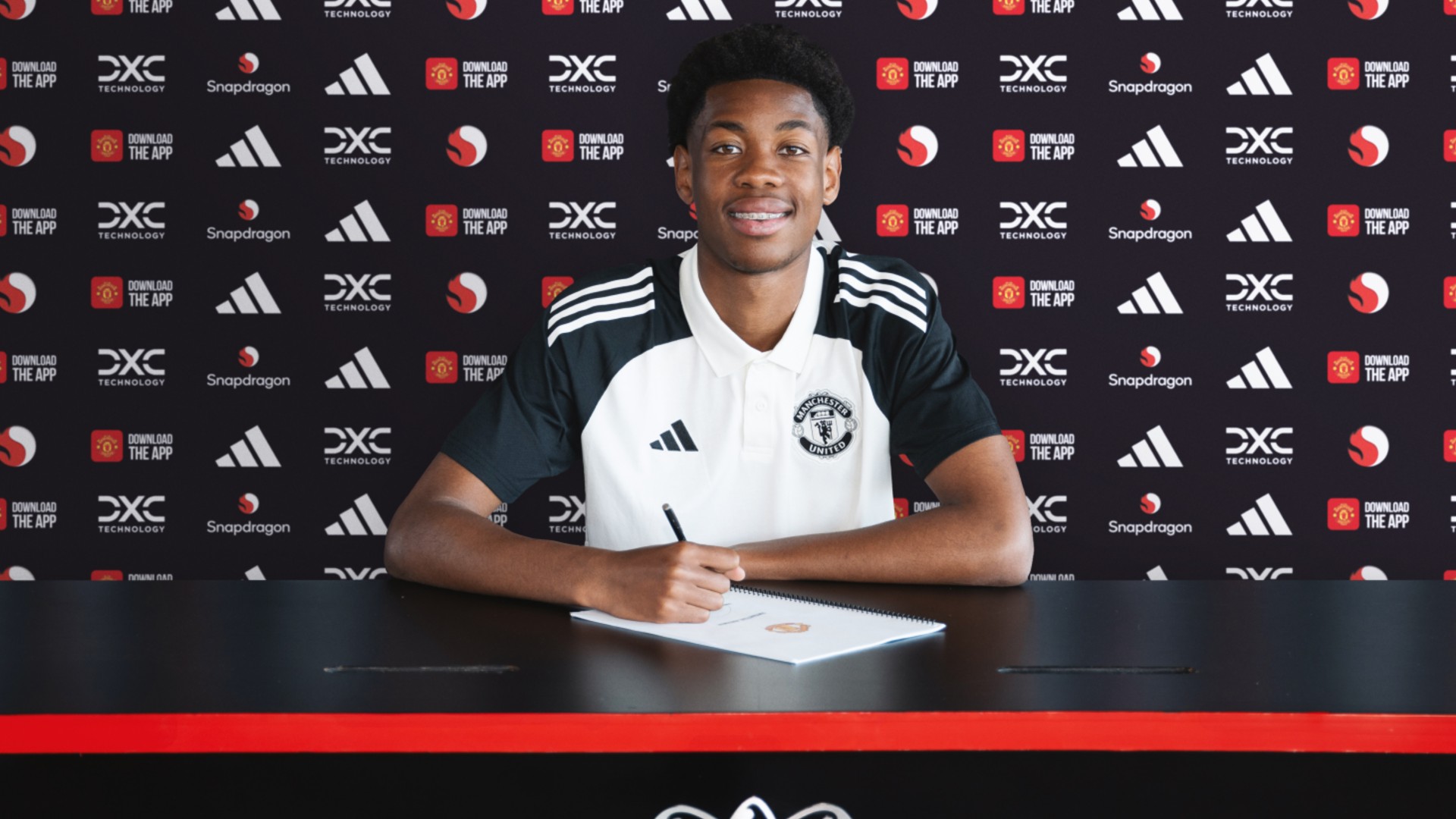 Man Utd sign Kana-Biyik