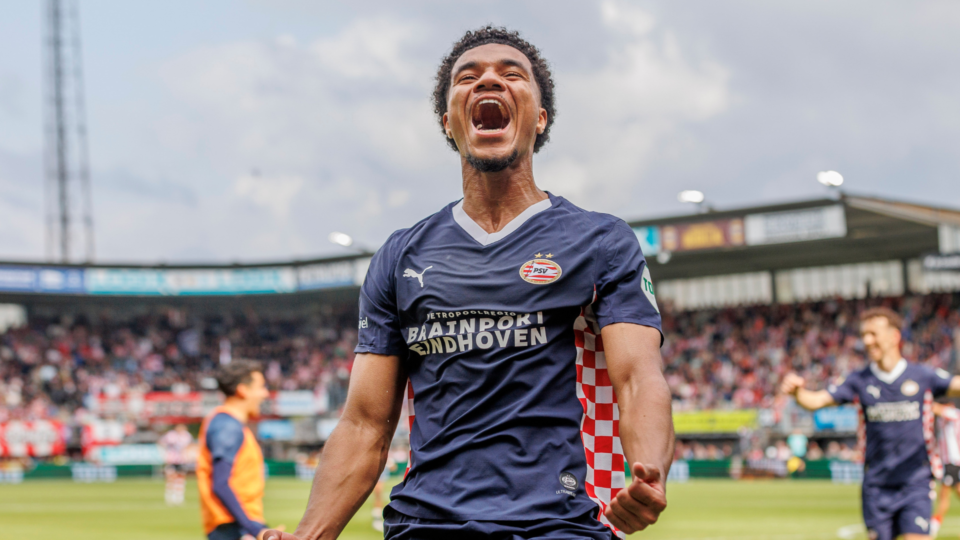 Tillman completes Leverkusen move