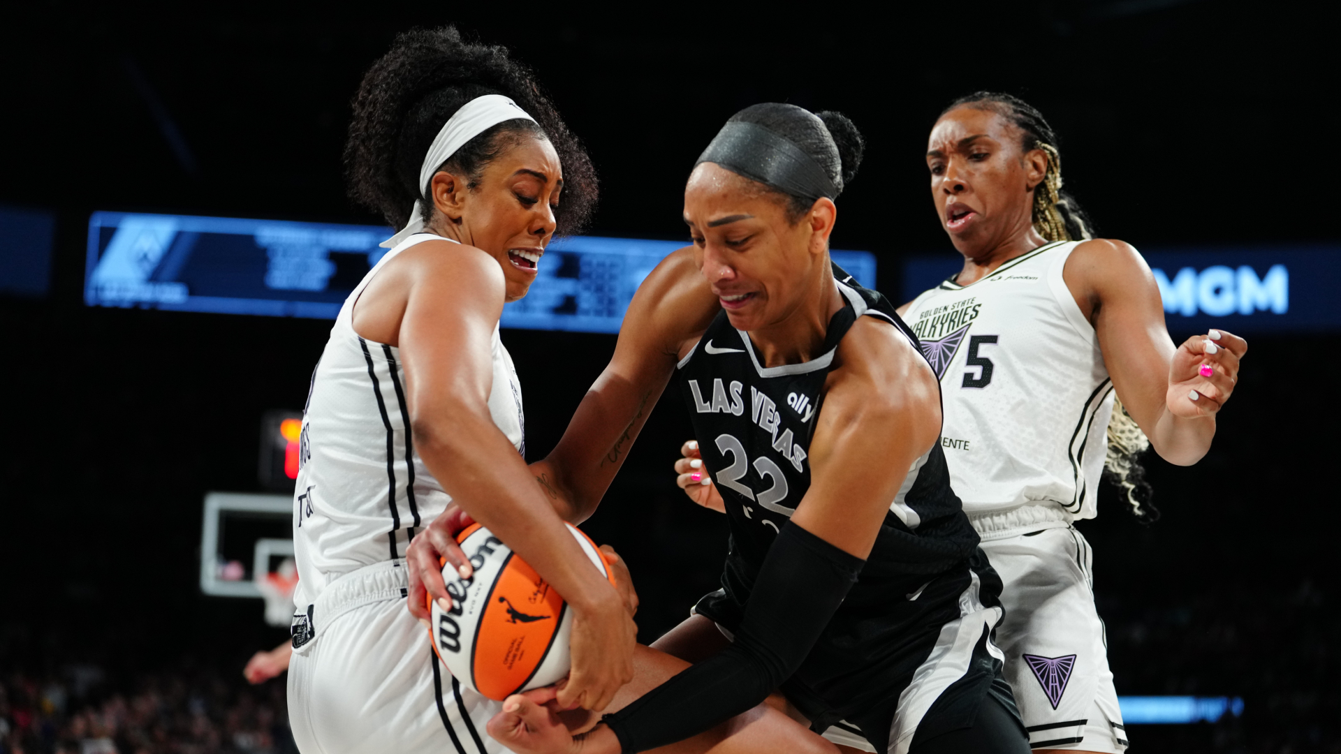 A'ja Wilson to play through pain