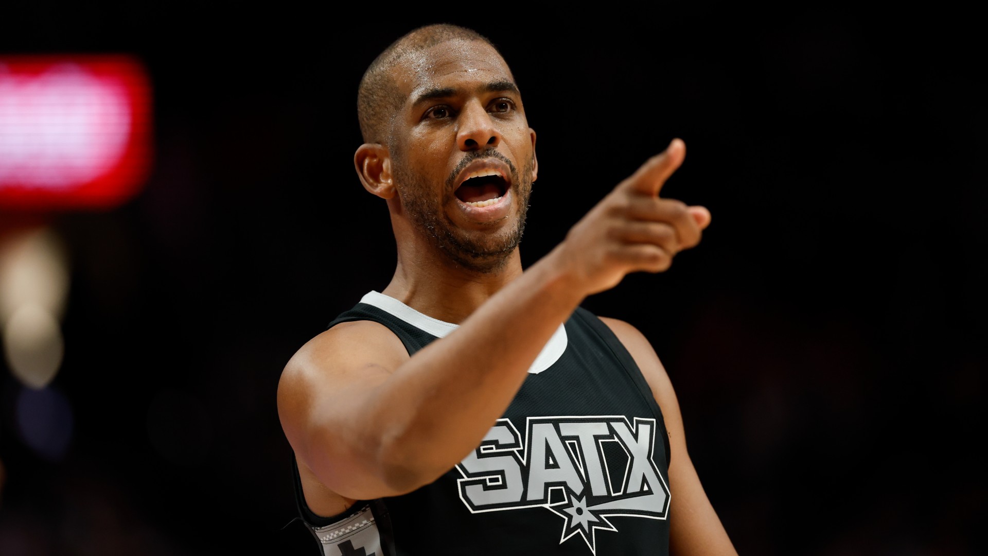 Paul agrees to deal with Clippers
