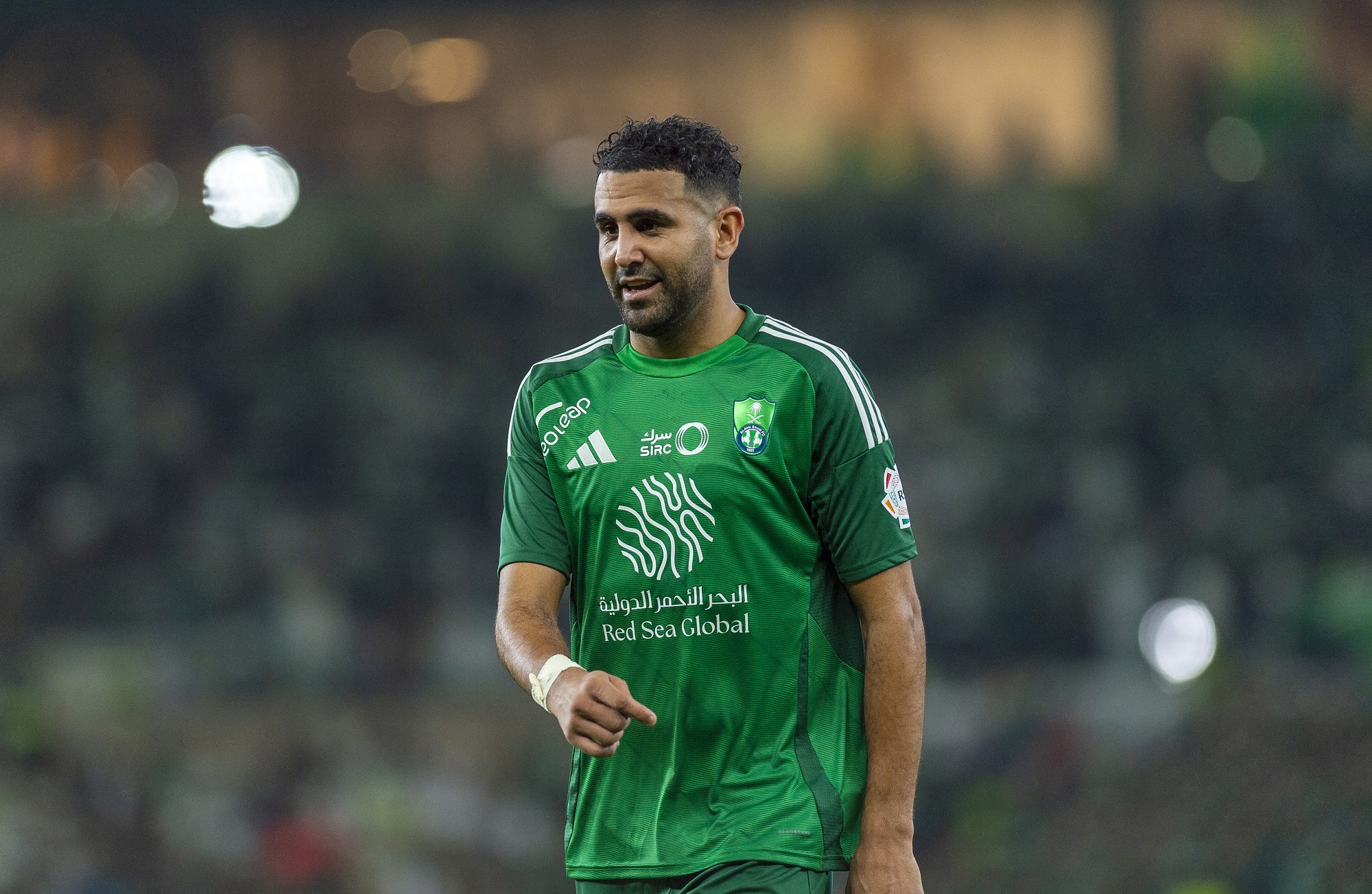 الأهلي يشارك بديلاً للهلال