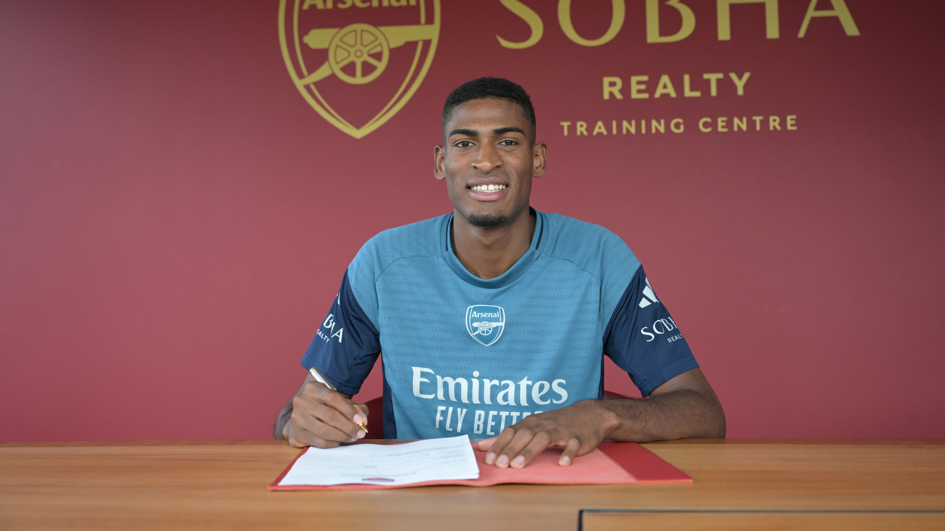 Mosquera signs for Arsenal